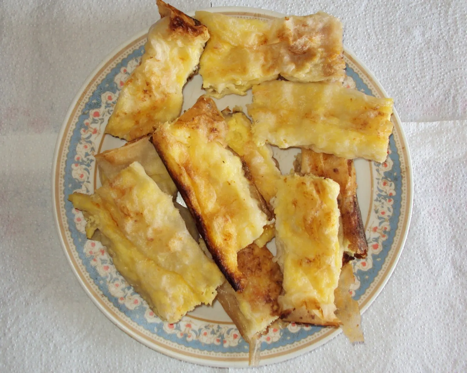 Parčad gibanice na tanjiru